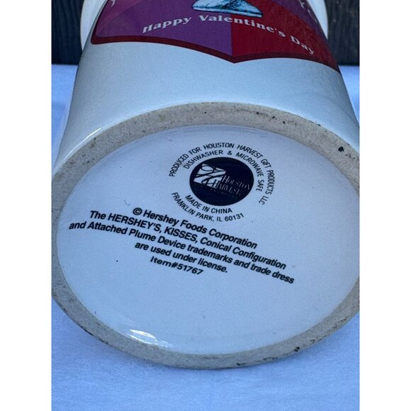 Hersheys Ceramic Valentines Mug "You Kissable You" Heart Design & Classic Handle - Picture 7 of 7